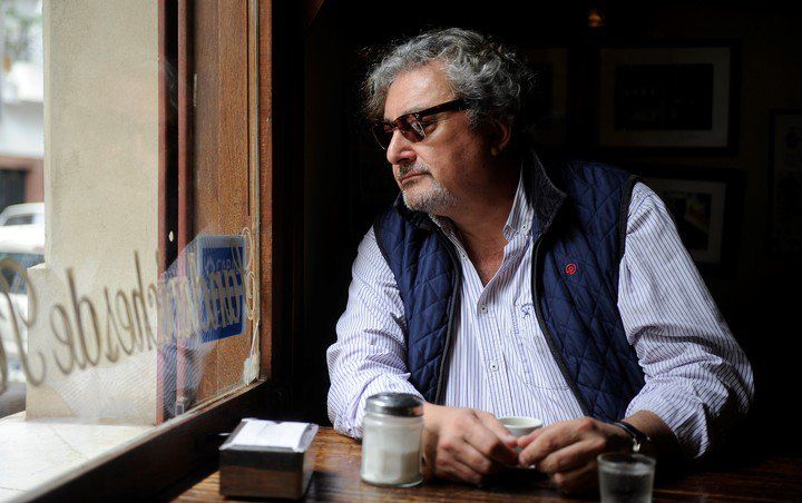 En un bar de Boedo, su barrio de siempre. (Fotos: Alfredo Martínez).