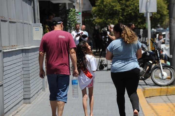 Le dieron el alta a Morena, la nena apuñalada después de que le robaran en su casa de Florencio Varela. (LucÃa Merle)