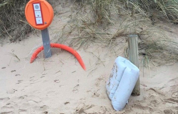 El miércoles habÃan aparecido dos asientos en las playas de Francia (AP).