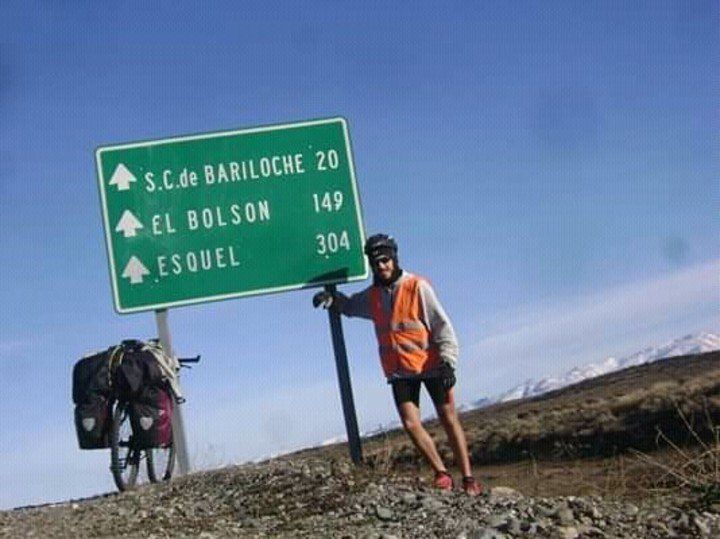 Cerca de la hazaña. MartÃn, ya a pocos kilómetros de Esquel, tras una travesÃa que duró un mes y medio.
