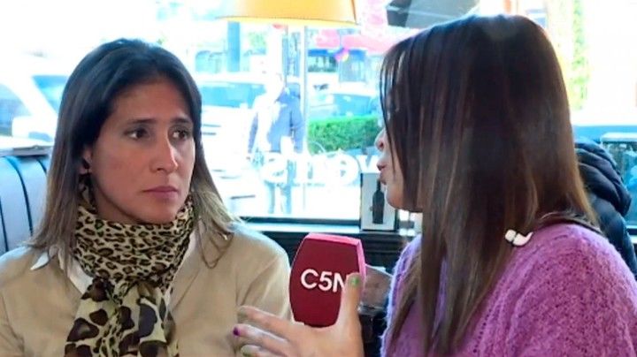 Se quedó dormida con su bebé de 2 años y cuando despertó, su mejor amiga la estaba violando
