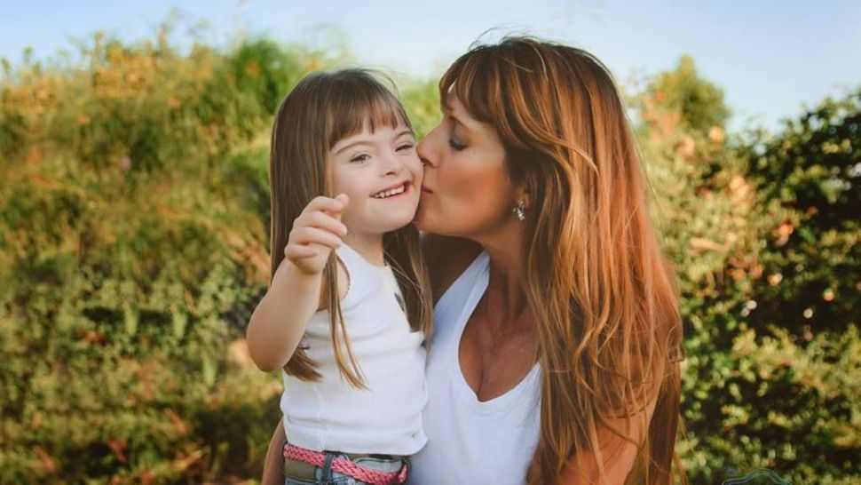 Flavia junto a su pequeÃ±a hija, Alma. 