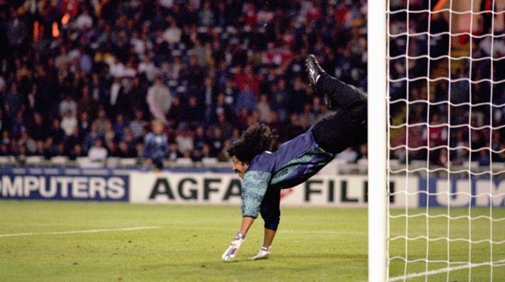 El mundo del fútbol celebra 24 años del 'Escorpión' de René Higuita