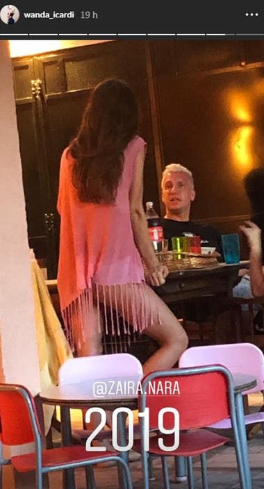 La mediática compartió una imagen en la que se la puede ver a su hermana conversando animadamente con su ex