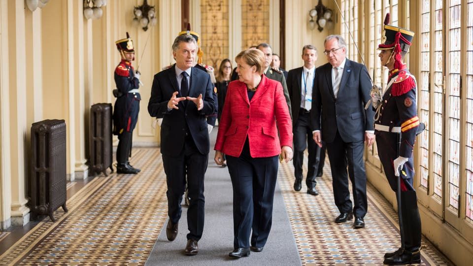 La canciller alemana Angela Merkel junto al presidente argentino Mauricio Macri en la Casa de Gobierno. Foto: Steffen Kugler