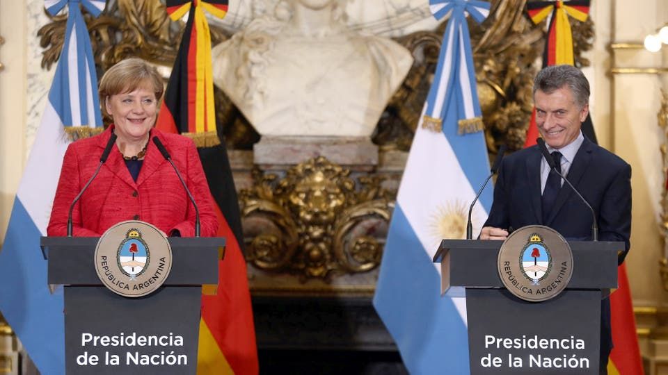 La canciller alemana Angela Merkel junto al presidente argentino Mauricio Macri durante una conferencia de prensa. Foto: Reuters / Marcos Brindicci
