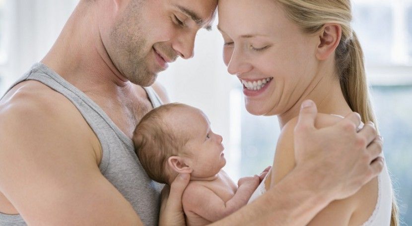Pareja con bebe