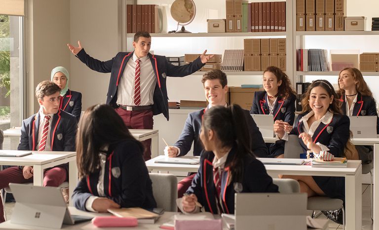 Desde el sofá: análisis de 3 series de temática adolescente y una película épica