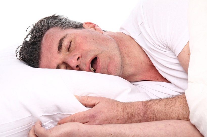 Cómo dejar de roncar cuando duermes