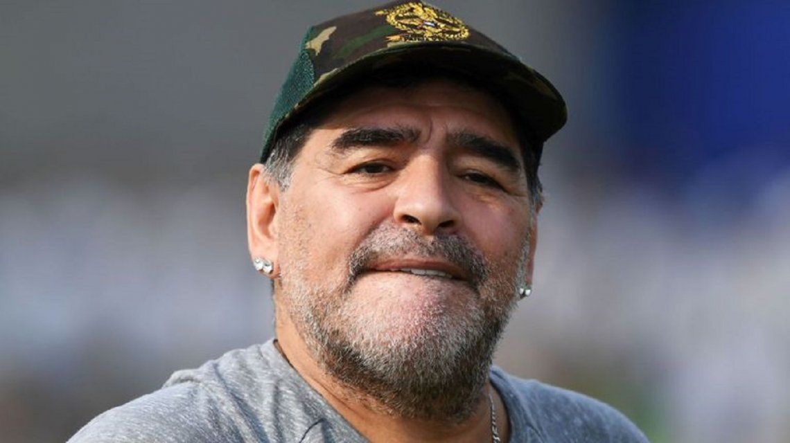 Maradona le envió un regalo a Dalma por el nacimiento de su hijo