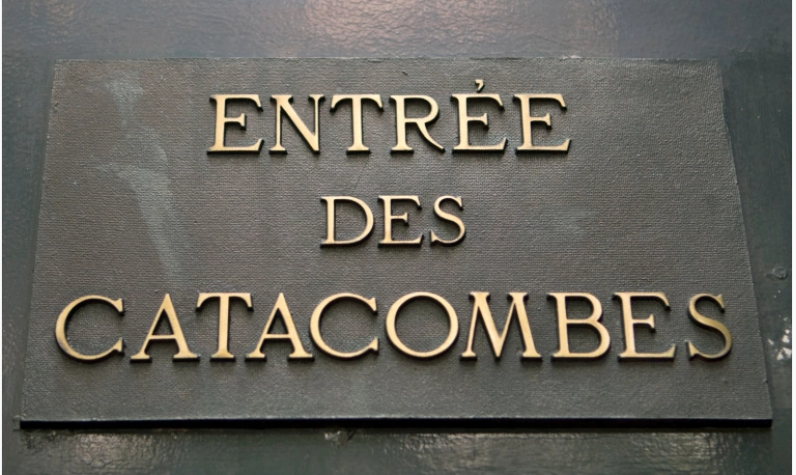 Esta es la única película grabada en las Catacumbas de París y el resultado fue escalofriante