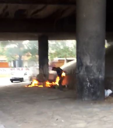 Prenden fuego a indigentes