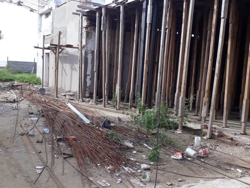 Desde hace un mes los trabajos están paralizados