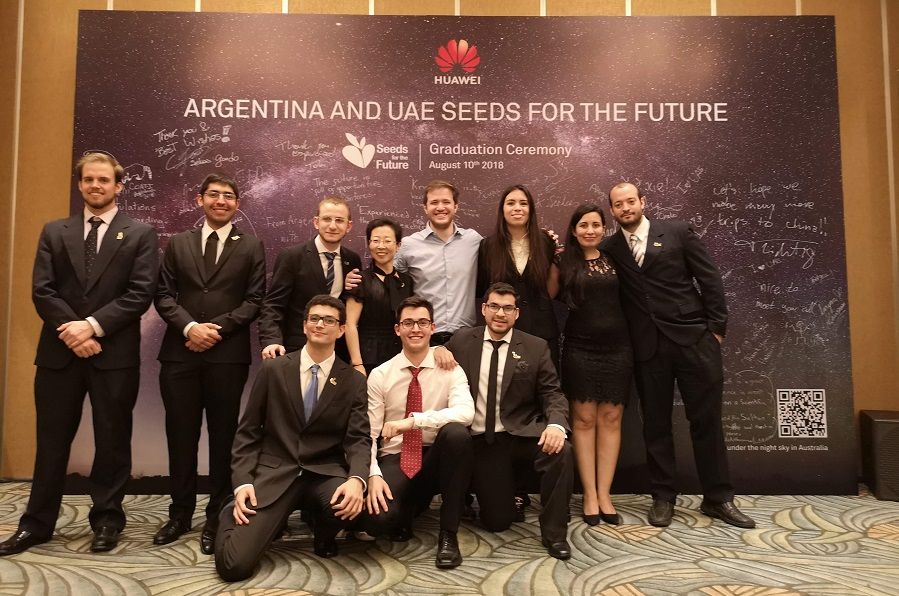 Ceremonia de graduación de estudiantes seleccionados