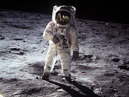 Teorías conspirativas sobre la llegada a la Luna
