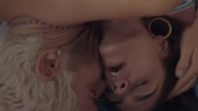 "El Marginal 3": la fuerte escena sexual entre Diosito y una joven en el penal de San Onofre