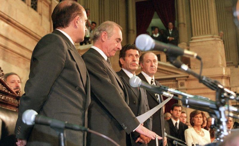 De la Rúa jura en su presidencia