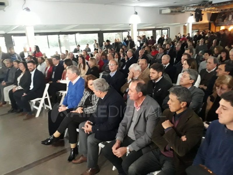 Integrantes del gabinete provincial y militantes acompañaron el encuentro