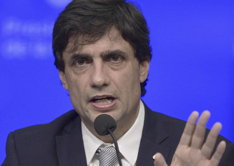 Lacunza va a entregar al Congreso el proyecto para "reperfilar" la deuda el lunes