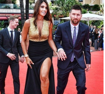 Anto Roccuzzo se robó todas las miradas con su espectacular vestido y un infartante escote