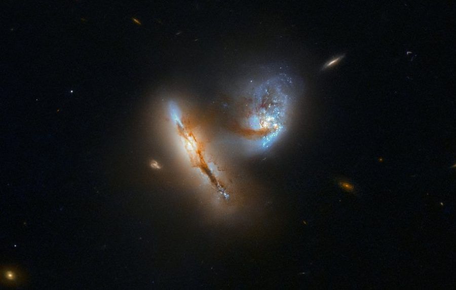 El Hubble observa el encuentro cercano entre dos galaxias en la constelación de Aries