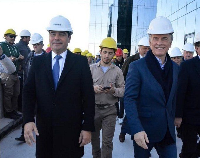 Macri y Valdés recorrieron el Centro Administrativo, saludaron a obreros y vecinos y recogieron apoyo