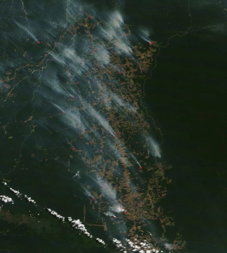 Imagen de los focos de incendio desde la Estación Espacial Internacional (NASA).
