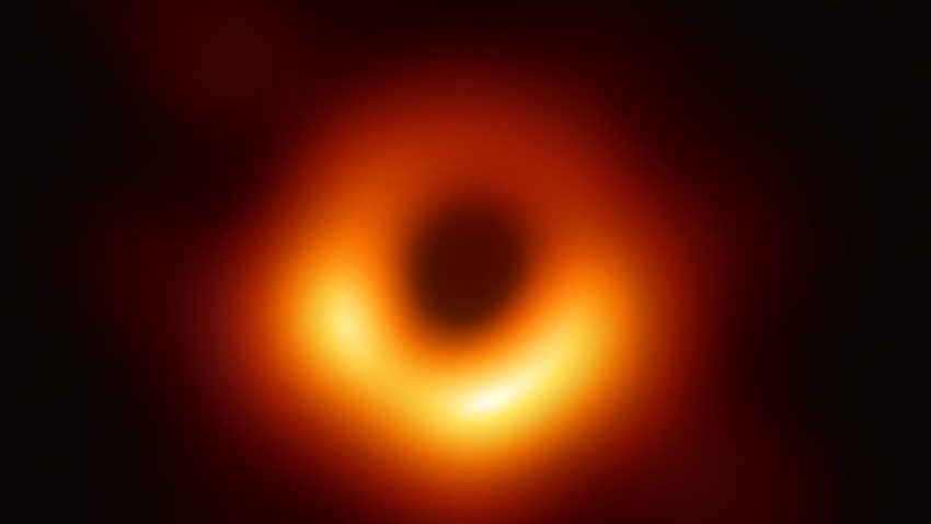 El 10 de abril del 2019, el equipo de Event Horizon Telescope lanzó la primera imagen de la sombra de un agujero negro utilizando observaciones de radio desde el corazón de la galaxia M87.