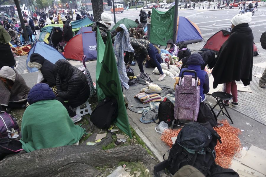 Movimientos sociales acamparon en la 9 de Julio