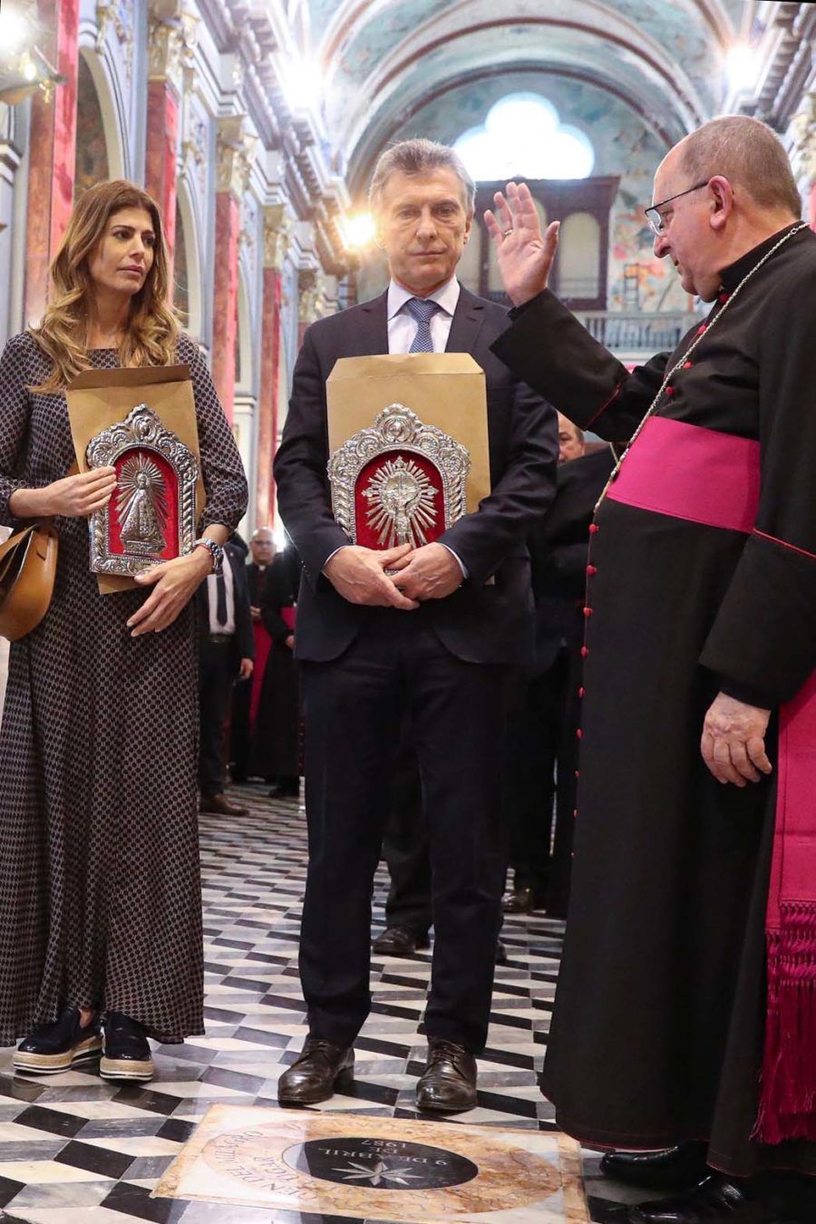 El presidente Mauricio Macri, junto a la primera dama, Juliana Awada, participó esta mañana de la misa por la solemnidad del Señor del Milagro, en esta ciudad. Prensa Presidencia.