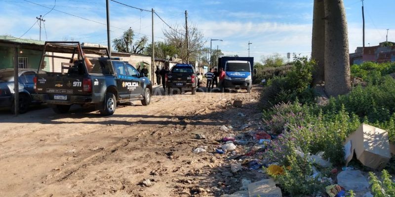 Allanan cinco viviendas en el barrio Santa Rosa de Lima por reiterados robos en la zona