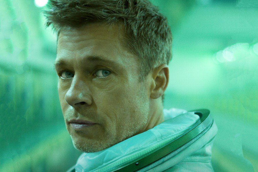 En la película, Pitt interpreta a un astronauta que viaja por el Sistema Solar en busca de su padre. El filme incluye tomas reales de la Luna y de Marte hechas por la Nasa.