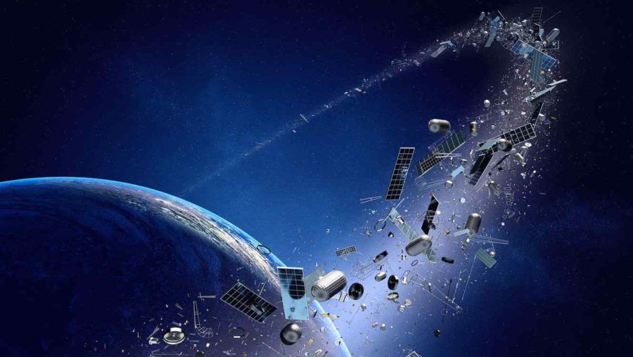 La simulación muestra la cantidad de satélites que rodean la Tierra y la basura espacial que dejaron durante los años.