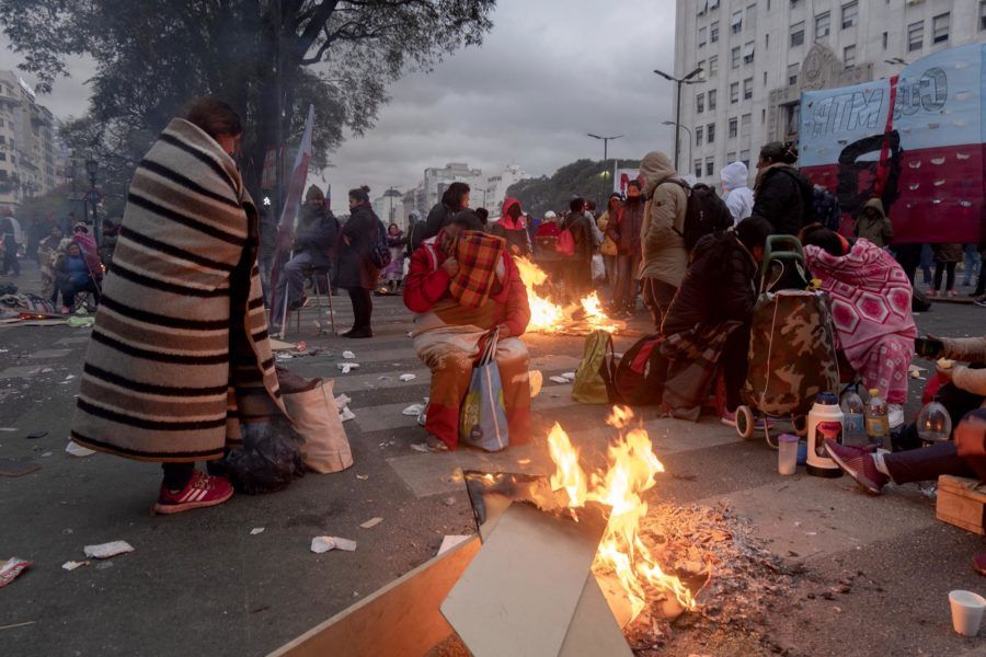 Buenos Aires: Movimientos sociales mantienen el acampe sobre la 9 de Julio y debaten su continuidad