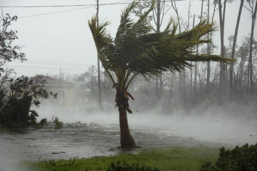 El peligroso ciclón llegó a Bahamas con vientos de hasta 350 kilómetros por hora.