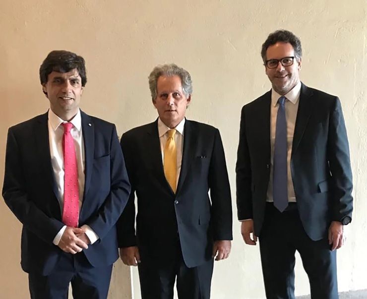 Este martes por la tarde, el ministro de Hacienda, Hernán Lacunza, el presidente del BCRA, Guido Sandleris y el presidente de la Nación, Mauricio Macri, se reunieron con el titular del FMI, David Lipton, en Nueva York, con el objetivo de negociar el desembolso de U$S5.400 millones.
