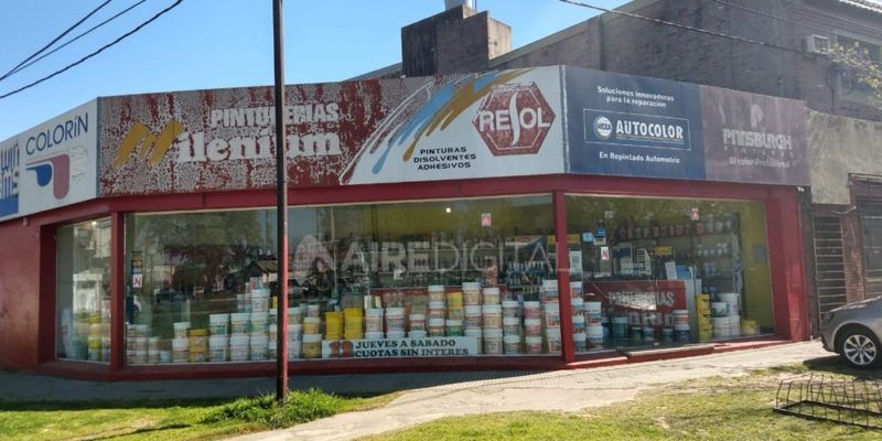 Ingresaron a robar a mano armada en la pinturería Milenium de General Paz