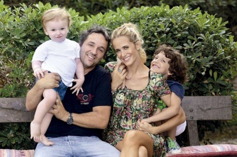 Una foto del recuerdo. Prandi, junto a su esposo e hijos.