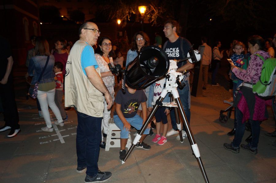 La Noche de Observación de la Luna en Logroño, España.