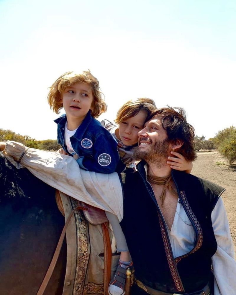 Vicuña en el set de "Inés del alma mía"