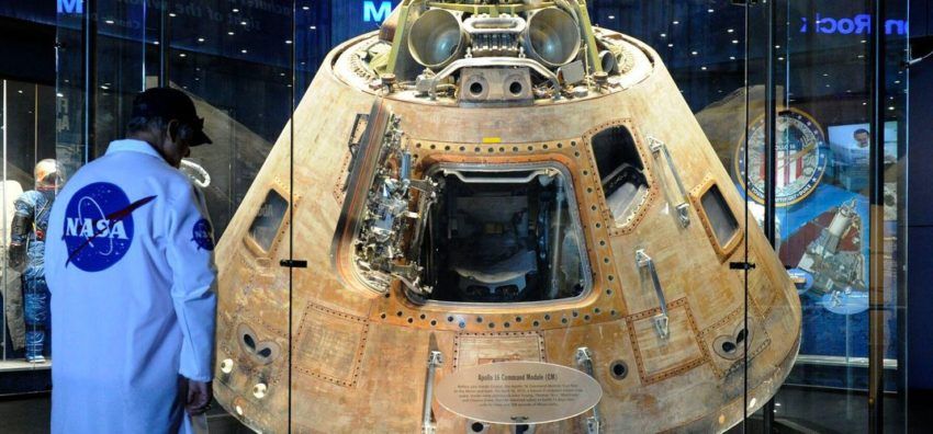 Cápsula del Apolo 16 (real). Una de las misiones a la Luna.
