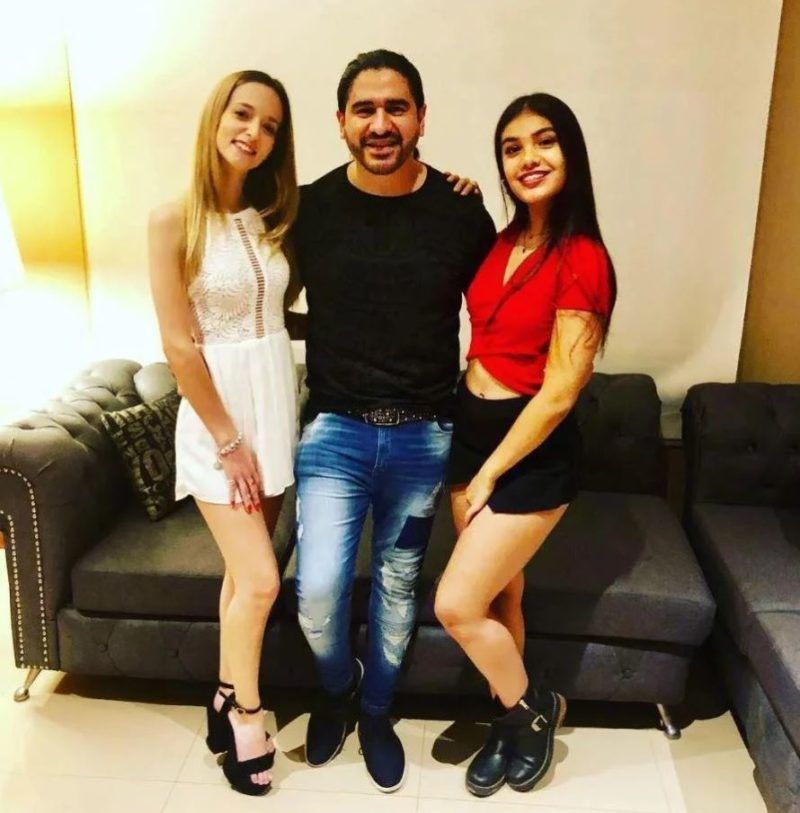 Ariel Puchetta junto a su hija y su actual esposa, Camila Minoldo.