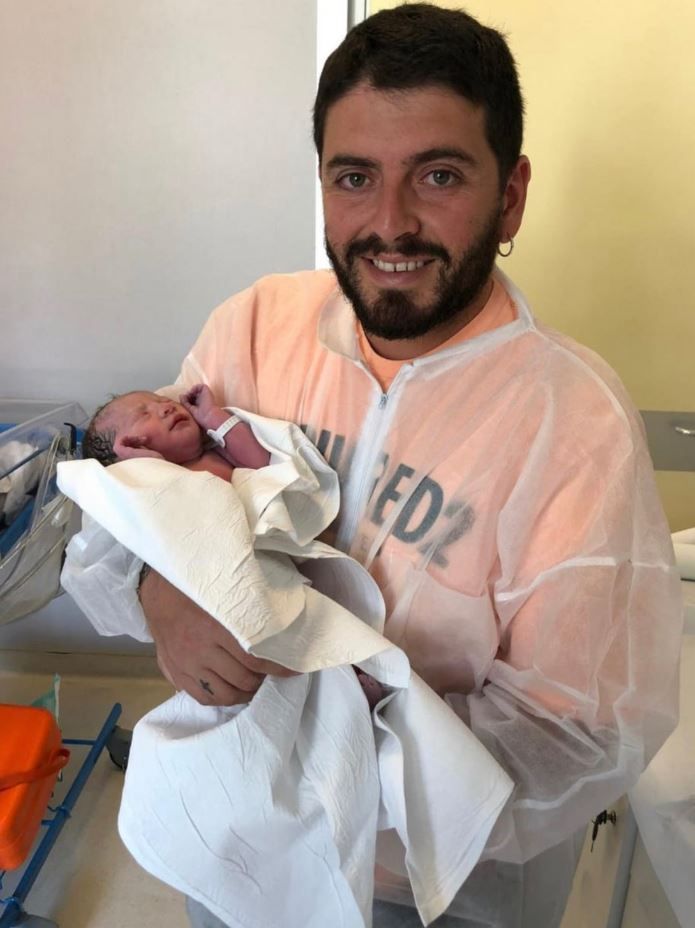 Diego Junior con su hijita