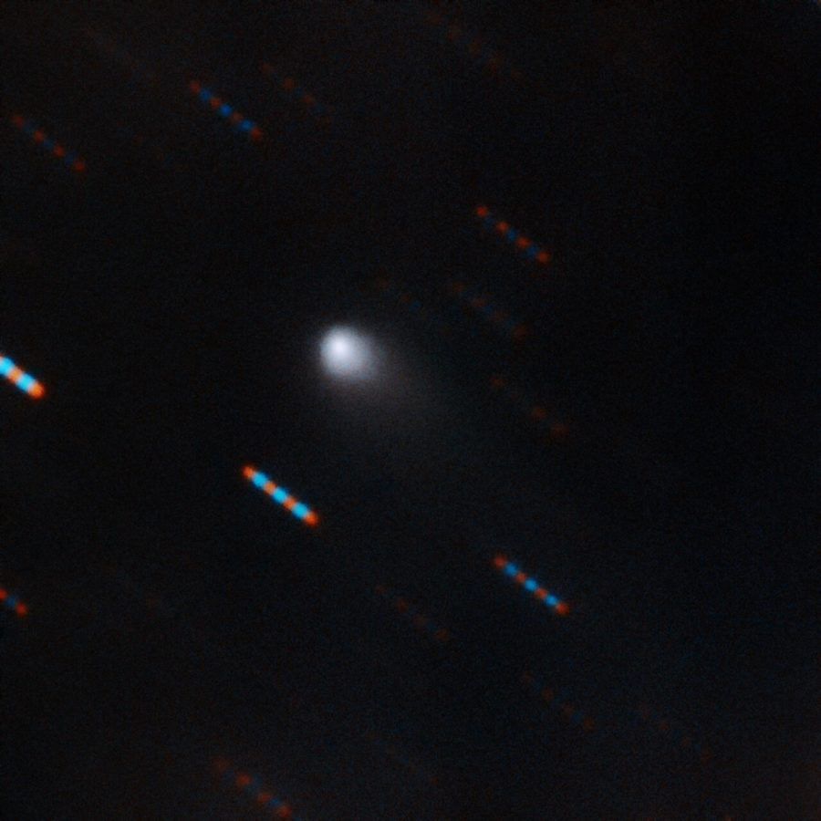 El primer cometa de más allá de nuestro Sistema Solar, tal como lo muestra el Observatorio Gemini. La imagen del objeto recién descubierto, llamado 2I / Borisov, se obtuvo en la noche del 9 al 10 de septiembre de 2019 utilizando el espectrógrafo de objetos múltiples Gemini en el Telescopio Gemini Norte en Mauna Kea, Hawai. Crédito: Observatorio Géminis / NSF / AURA