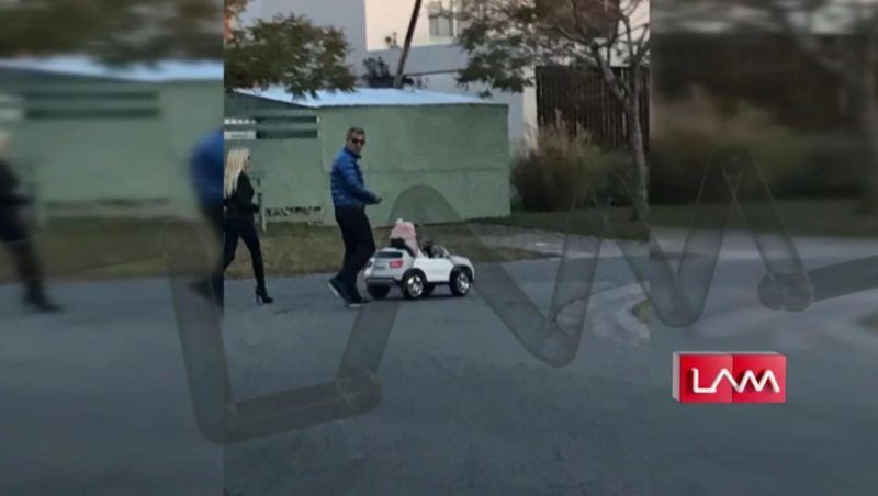 Redrado paseando con Matilda y Luciana