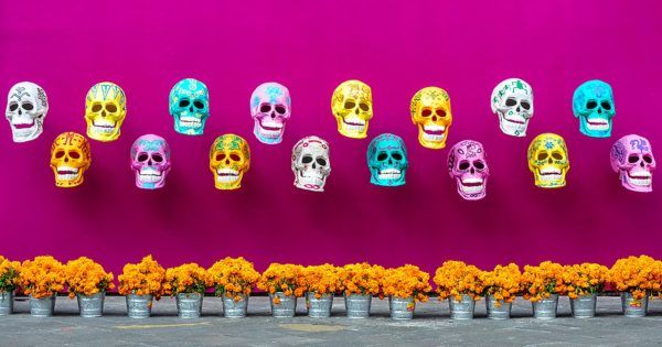Esqueletos y catrinas 'saldrán' de tumbas para desfile de Día de Muertos en CDMX