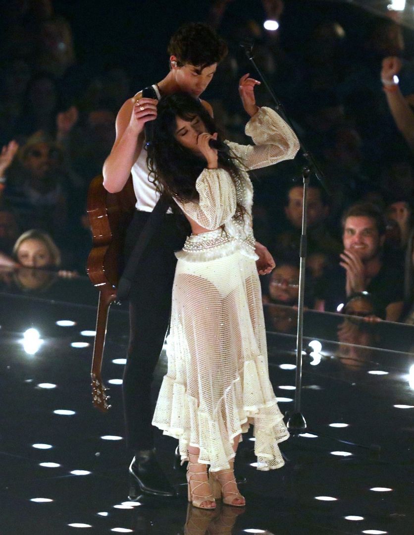 El intenso momento entre Shawn Mendes y Camila Cabello en los VMAs 2019 1