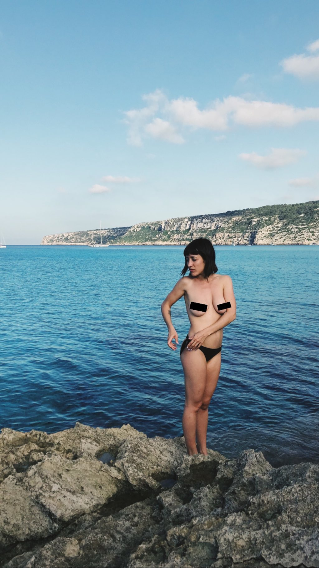 ¡Ultra hot! Camila Salazar se animó al topless