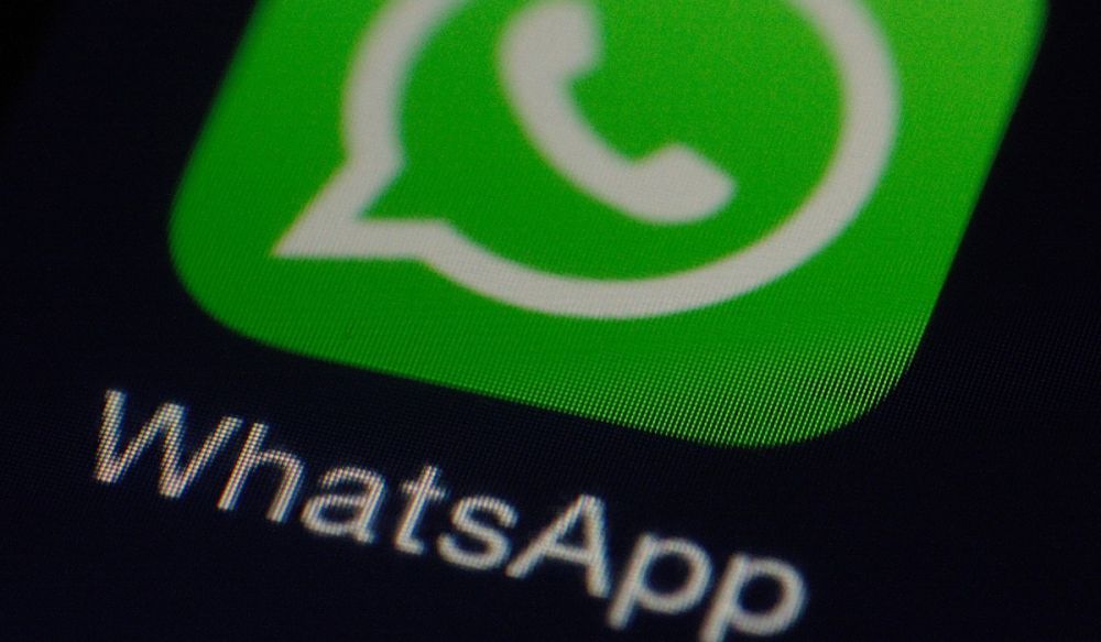 Así puedes eliminar el contador rojo que se posa encima de WhatsApp