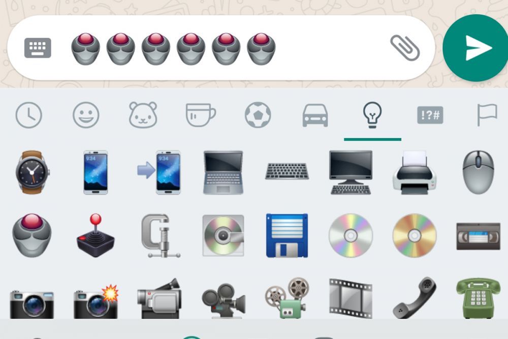 ¿Sabes qué es el extraño emoji del botón rojo de WhatsApp? 